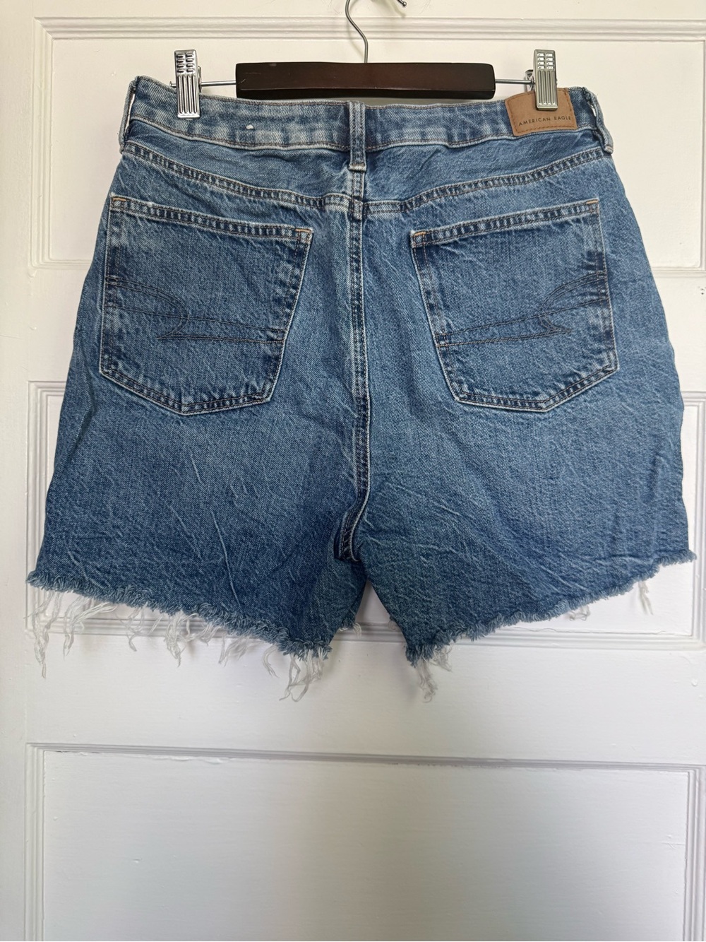 American Eagle Outfitters Highest Rise Mom Frayed Raw Hem Blue Denim Shorts Sz 8 - Picture 8 of 11